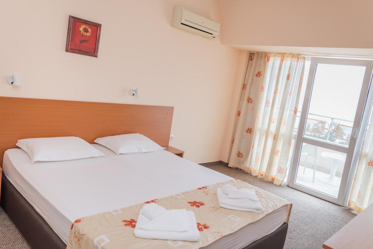 Hotel Eva Ravda Luaran gambar