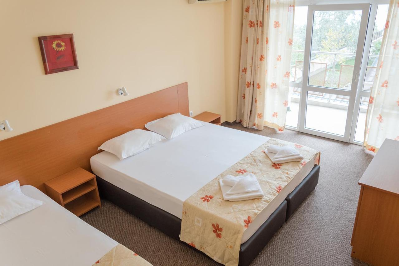 Hotel Eva Ravda Luaran gambar
